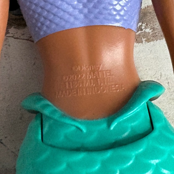 DISNEY Ariel The Little Mermaid collectible doll Halle Bailey live action 2022 - Picture 5 of 10